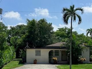 Foreclosed Home - 1050 13TH ST N, 34102