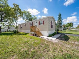 Foreclosed Home - 132 CAPE SABLE DR, 34104