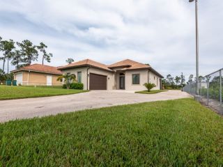 Foreclosed Home - 3964 EVERGLADES BLVD N, 34120