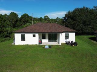 Foreclosed Home - 2062 EVERGLADES BLVD N, 34120