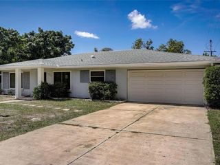 Foreclosed Home - 2612 27TH AVENUE DR W, 34205