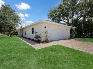 Foreclosed Home - 2011 OUTER DR, 34231