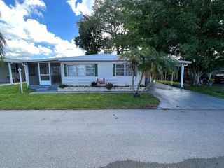 Foreclosed Home - 3900 RHINE ST, 34234