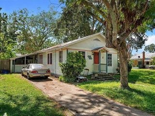 Foreclosed Home - 2044 10TH ST, 34237