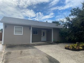 Foreclosed Home - 1611 N POMPANO AVE, 34237