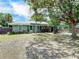 Foreclosed Home - 2200 WEBBER ST, 34239