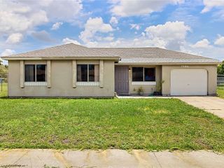 Foreclosed Home - 7586 MESA ST, 34287