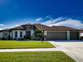 Foreclosed Home - 6926 PAN AMERICAN BLVD, 34287