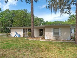 Foreclosed Home - 1304 NE 5TH AVE, 34428