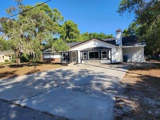 Foreclosed Home - 2112 MEADOW LARK RD, 34608
