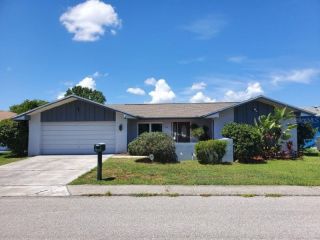 Foreclosed Home - 9701 LAKESIDE LN, 34668