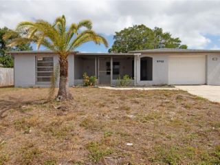 Foreclosed Home - 9742 LAKE CHRISE LN, 34668
