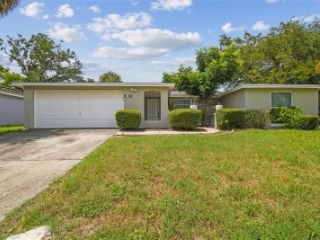 Foreclosed Home - 9625 LAKESIDE LN, 34668