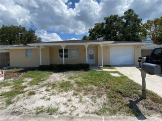 Foreclosed Home - 8940 STERLING LN, 34668