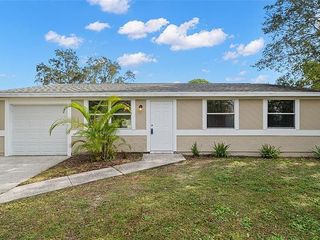 Foreclosed Home - 615 BAY LAKE TRL, 34677