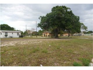Foreclosed Home - 2302 Canal Ter, 34950