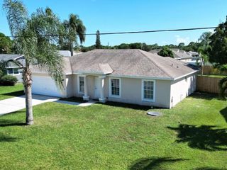 Foreclosed Home - 2628 SE EXPORT AVE, 34952