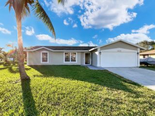 Foreclosed Home - 1950 SW CAPEADOR ST, 34953
