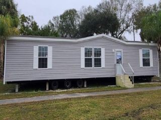 Foreclosed Home - 17612 NW 264TH ST, 34972