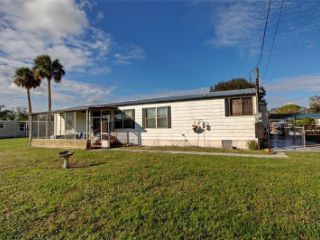 Foreclosed Home - 3201 SE 24TH ST, 34974