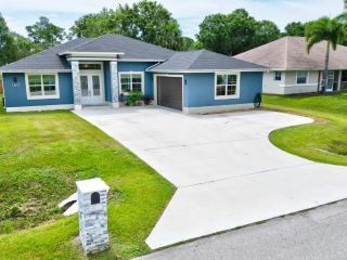 Foreclosed Home - 5402 HICKORY DR, 34982