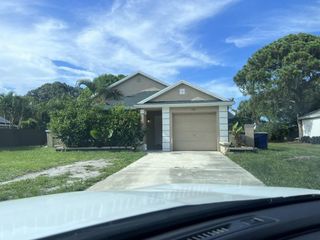 Foreclosed Home - 722 MAPLE AVE, 34982