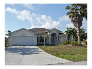 Foreclosed Home - 902 SE BREAKWATER AVE, 34983
