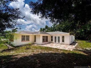 Foreclosed Home - 335 S NARANJA AVE, 34983