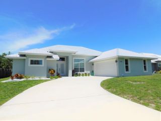 Foreclosed Home - 730 SW CARMELITE ST, 34983