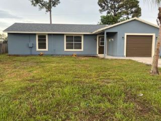 Foreclosed Home - 1581 SE SUTTON ST, 34983