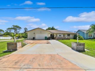 Foreclosed Home - 2501 SW COOPER LN, 34984