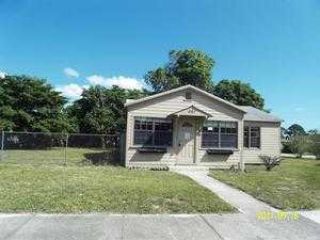 Foreclosed Home - 861 SE 14TH ST, 34994