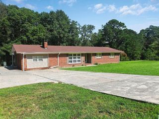 Foreclosed Home - 864 COUNTRY CLUB DR, 35045