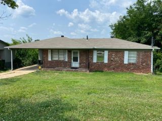 Foreclosed Home - 1105 MOUNTAIN DR, 35068