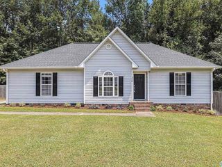 Foreclosed Home - 398 WOODEN TRACE CIR, 35146
