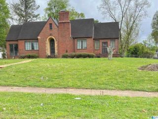 Foreclosed Home - 8801 PARKWAY E, 35206