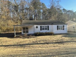 Foreclosed Home - 1425 CRESTHILL RD, 35213