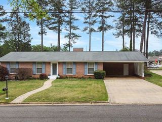 Foreclosed Home - 1318 BARIWOOD DR, 35406