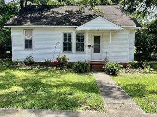 Foreclosed Home - 401 18TH ST E, 35501