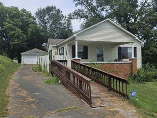 Foreclosed Home - 310 FRANKLIN ST NW, 35653