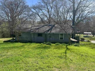 Foreclosed Home - 309 OLD MEMPHIS RD, 35674
