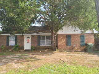 Foreclosed Home - 704 SOUTHLAWN DR, 36108