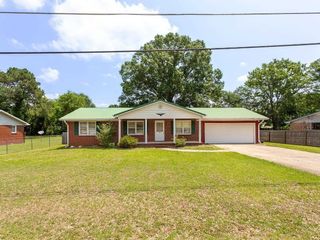 Foreclosed Home - 15 CARRIAGE RD, 36206