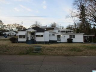 Foreclosed Home - 1401 E 9TH ST, 36207