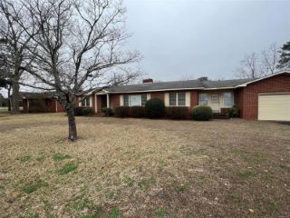 Foreclosed Home - 1203 N MAIN ST, 36330