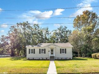 Foreclosed Home - 3051 BARONNE ST, 36606