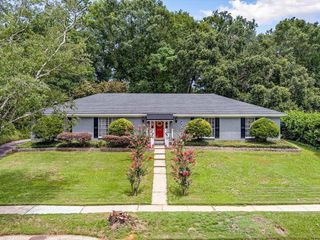 Foreclosed Home - 605 HIGHLAND WOODS DR E, 36608