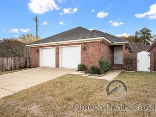 Foreclosed Home - 3993 SKYLINE DR N, 36609