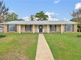 Foreclosed Home - 6304 CHRISTOPHER DR N, 36609