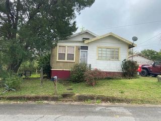 Foreclosed Home - 2 OAK ST, 36611